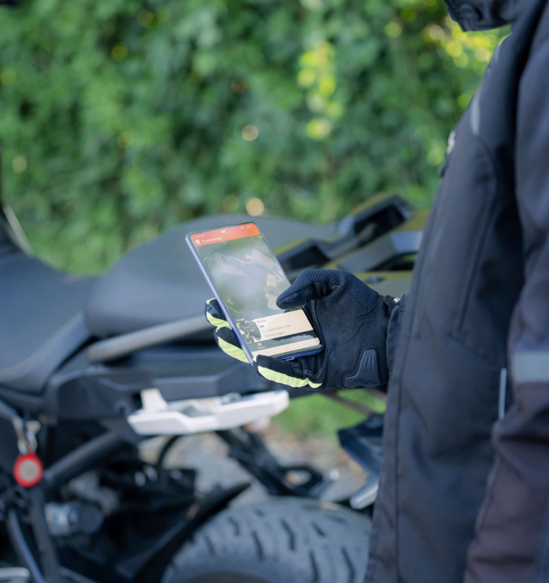 Antifurto GPS scooter, moto, e auto: perché scegliere una protezione satellitare intelligente